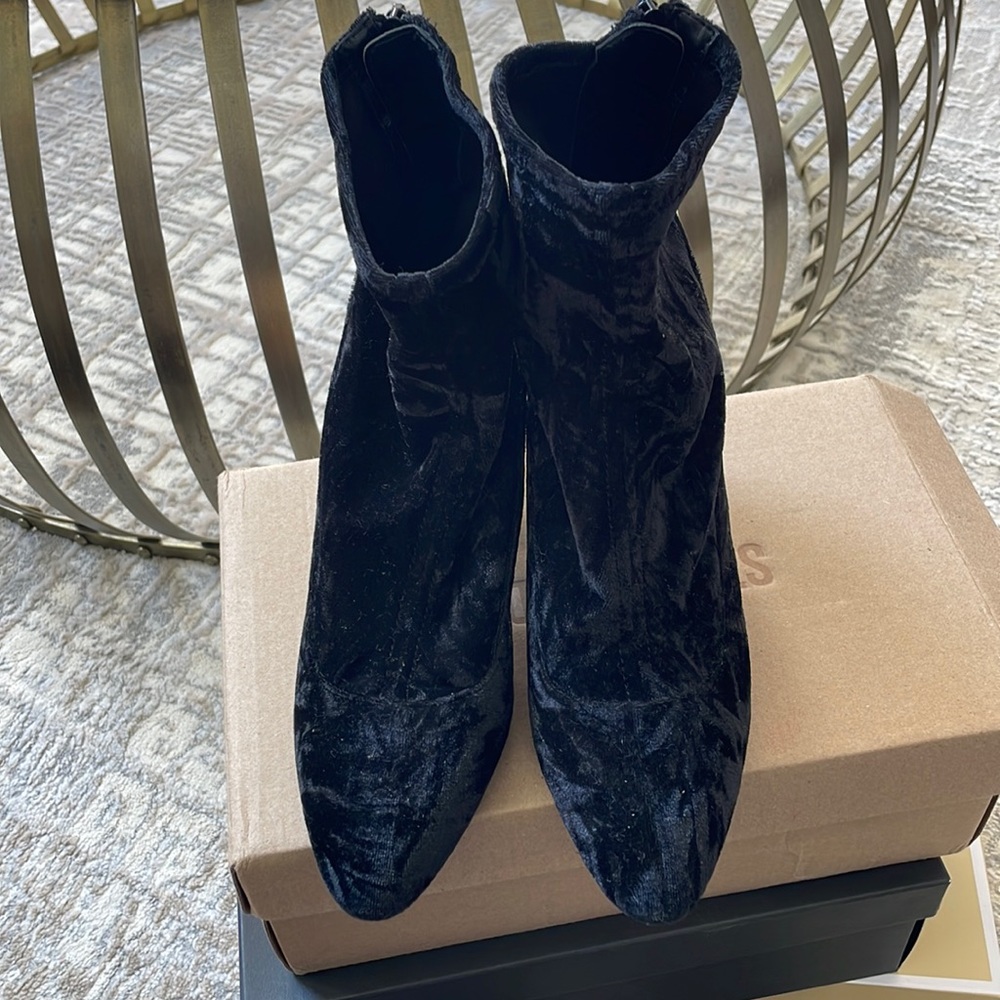 Black Nine West boots in excellent condition